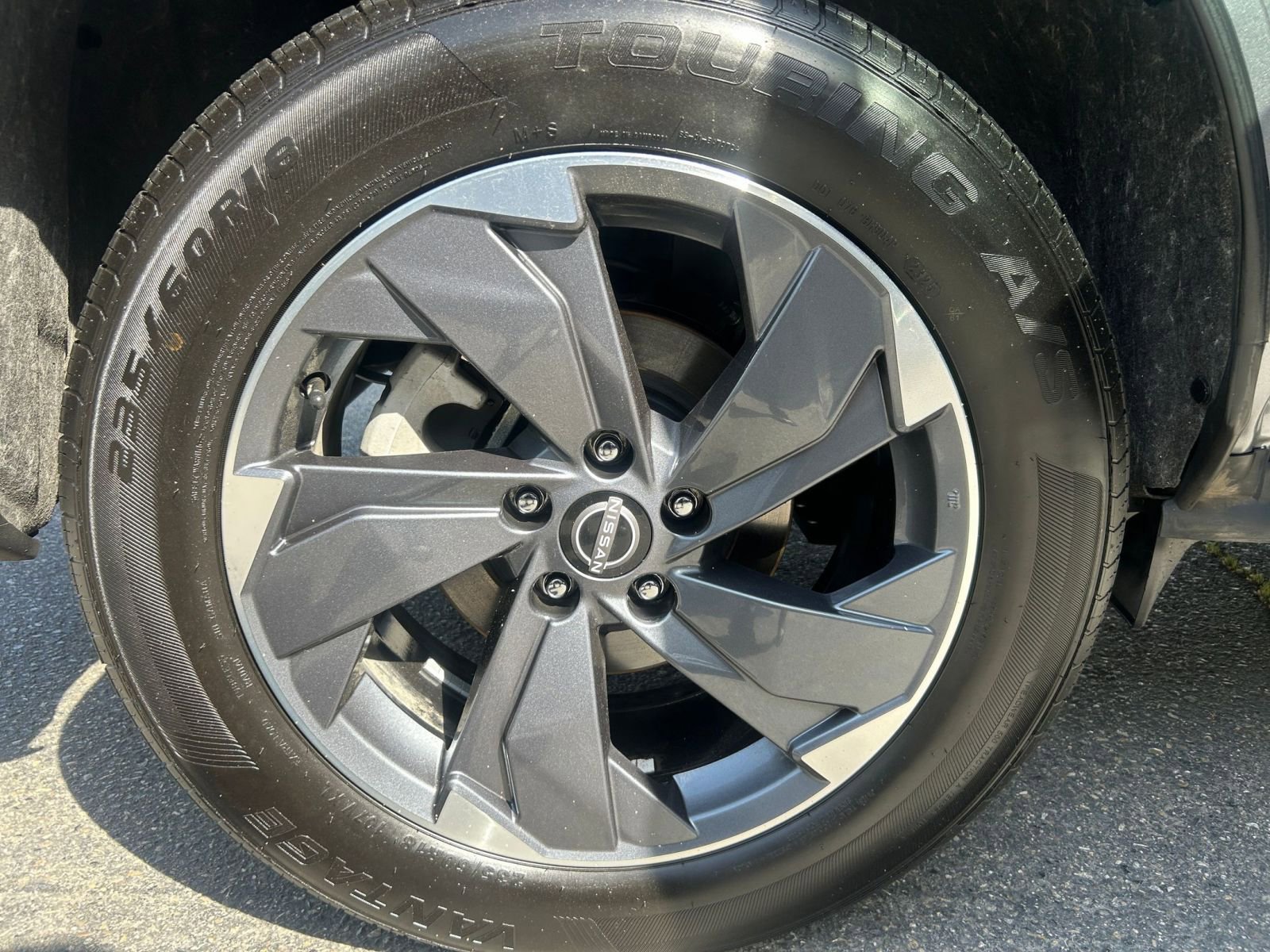 Used 2025 Nissan Rogue SV FWD image 32