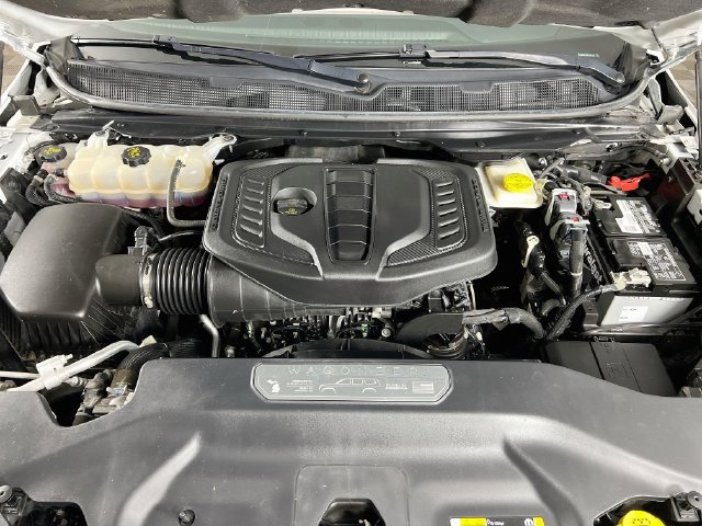 Used 2024 Jeep Wagoneer L Series II w/ Flexible Seating Group AWD/4WD image 29