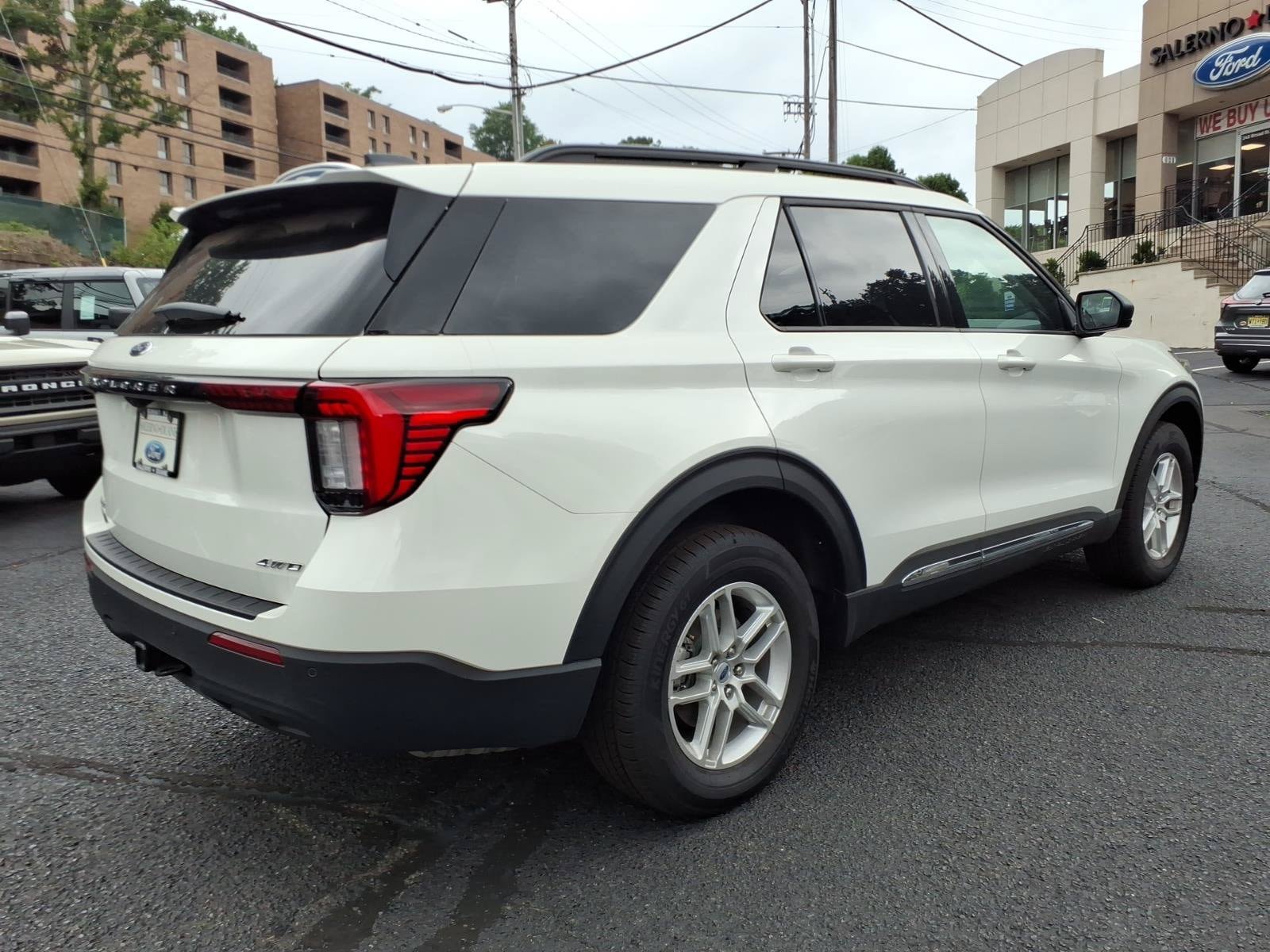 Used 2025 Ford Explorer Active AWD/4WD image 5