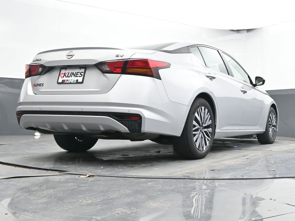 Used 2024 Nissan Altima 2.5 SV FWD image 42