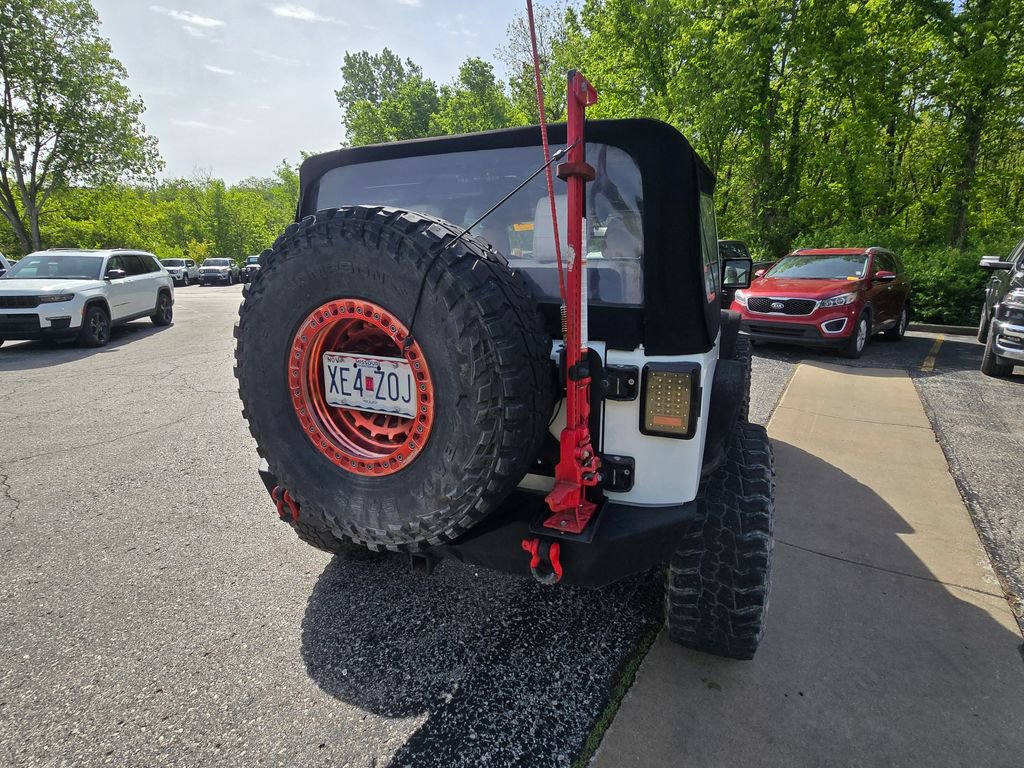 Used 2017 Jeep Wrangler Rubicon w/ Power Convenience Group AWD/4WD image 7