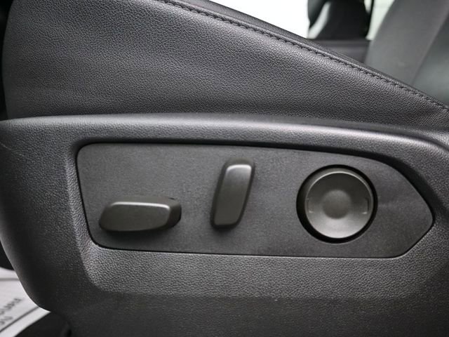 Used 2025 Chevrolet Suburban Z71 image 10