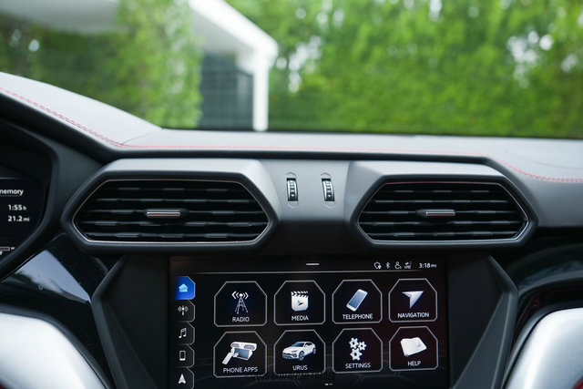 Used 2019 Lamborghini Urus image 24