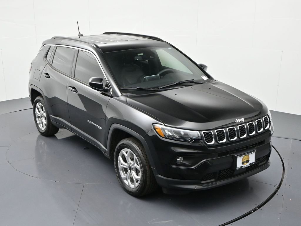 Used 2025 Jeep Compass Latitude w/ Convenience Group AWD/4WD image 21