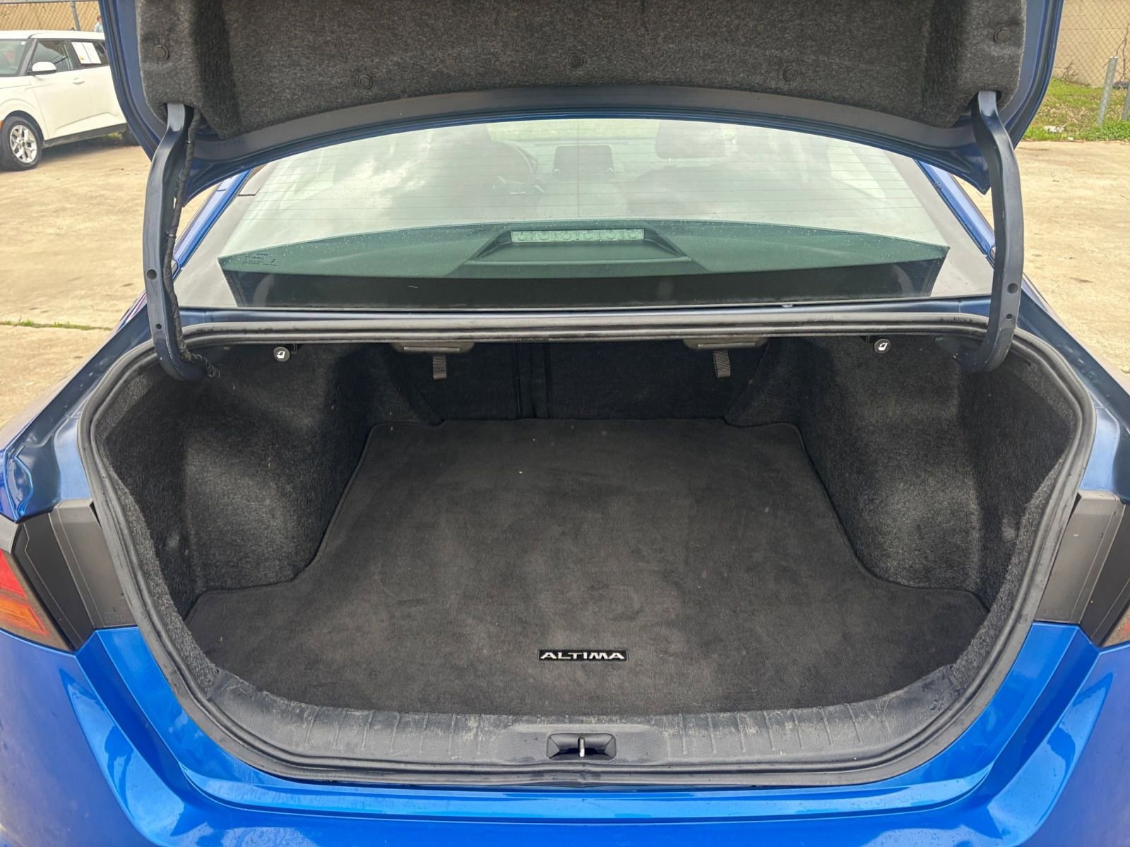 Used 2025 Nissan Altima 2.5 SV FWD image 31