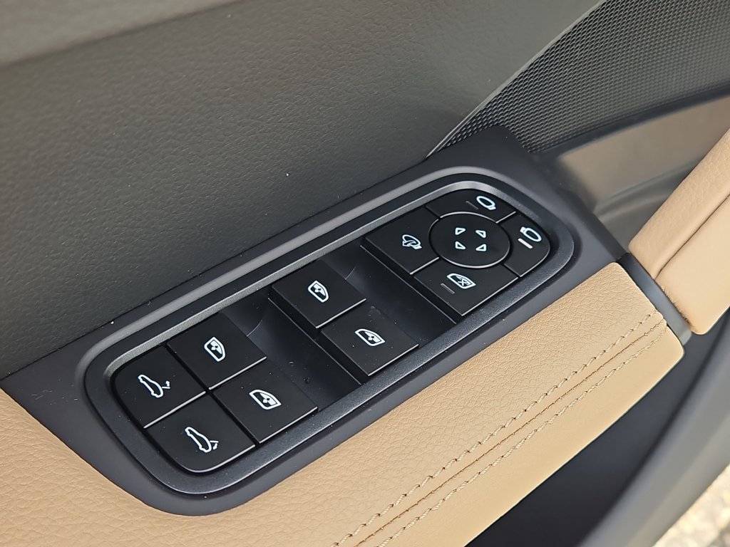 New 2026 Porsche Cayenne AWD/4WD image 24