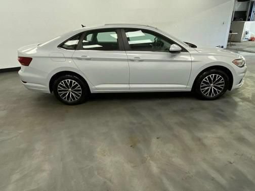 Used 2019 Volkswagen Jetta SE FWD image 8