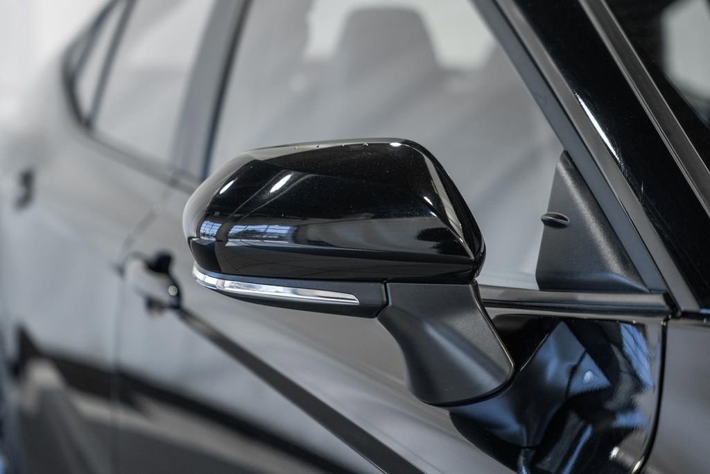 Used 2025 Toyota Camry SE image 12