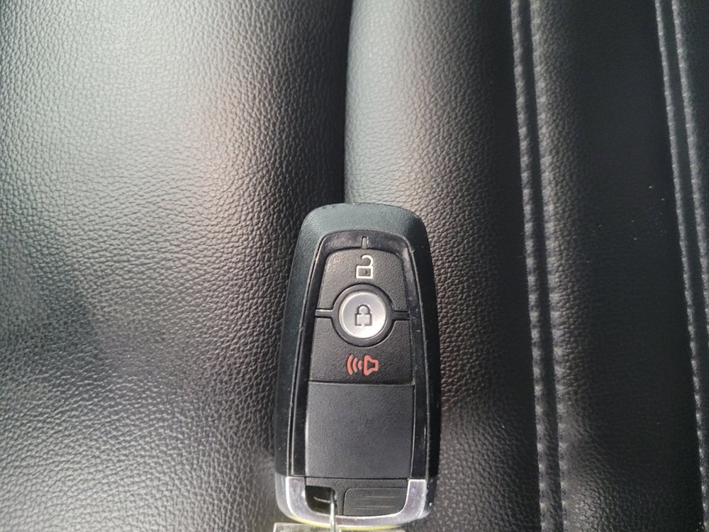 Used 2023 Ford Edge SEL image 32