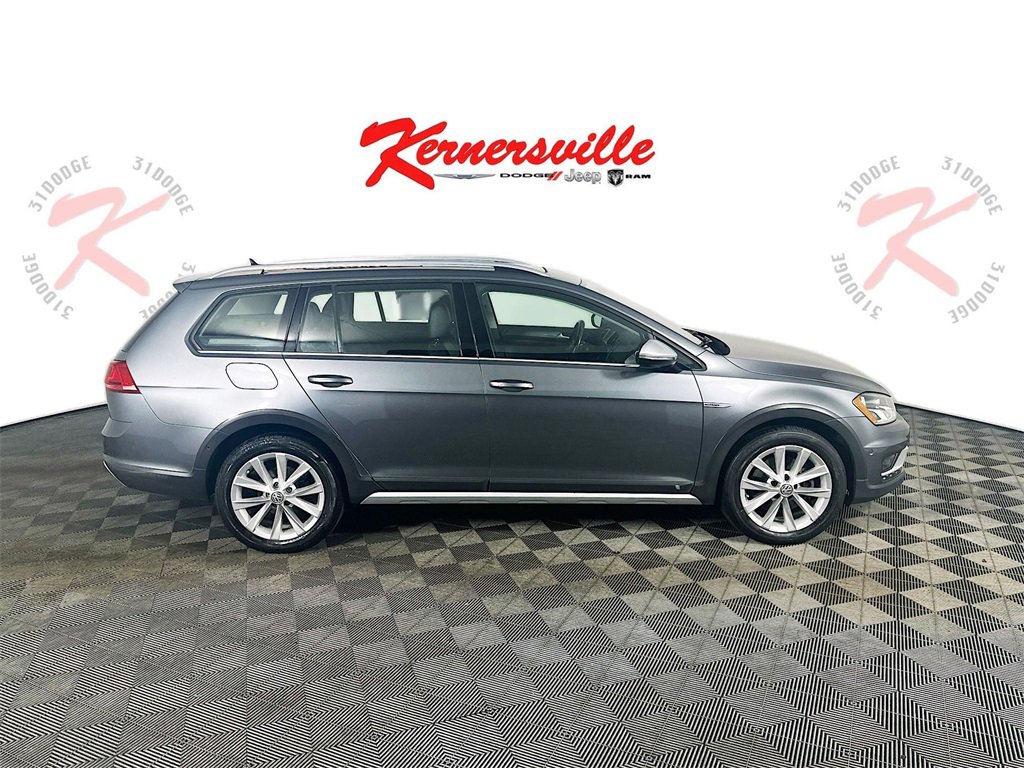 Used 2017 Volkswagen Golf Alltrack SE image 8