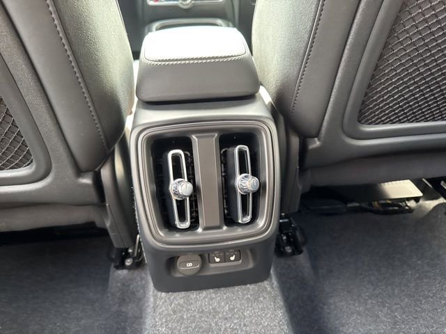Certified 2025 Volvo XC40 B5 Plus image 17