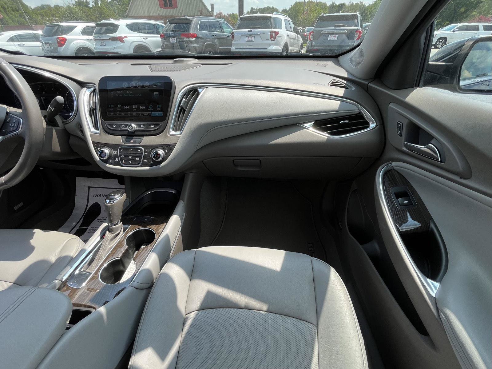 Used 2018 Chevrolet Malibu Premier w/ Premier Sun and Wheel Package FWD image 13
