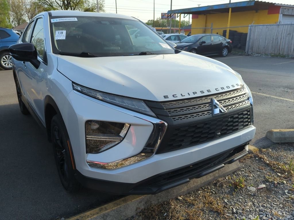 Used 2022 Mitsubishi Eclipse Cross LE image 2