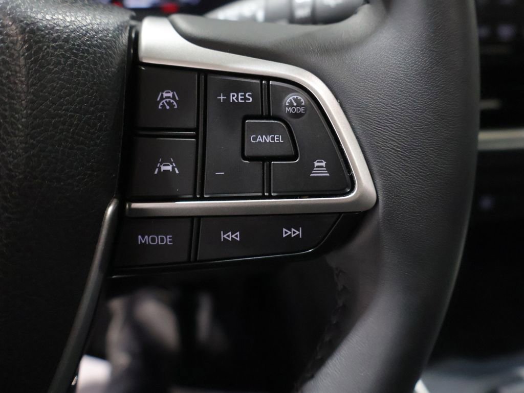 Certified 2025 Toyota Grand Highlander FWD image 38