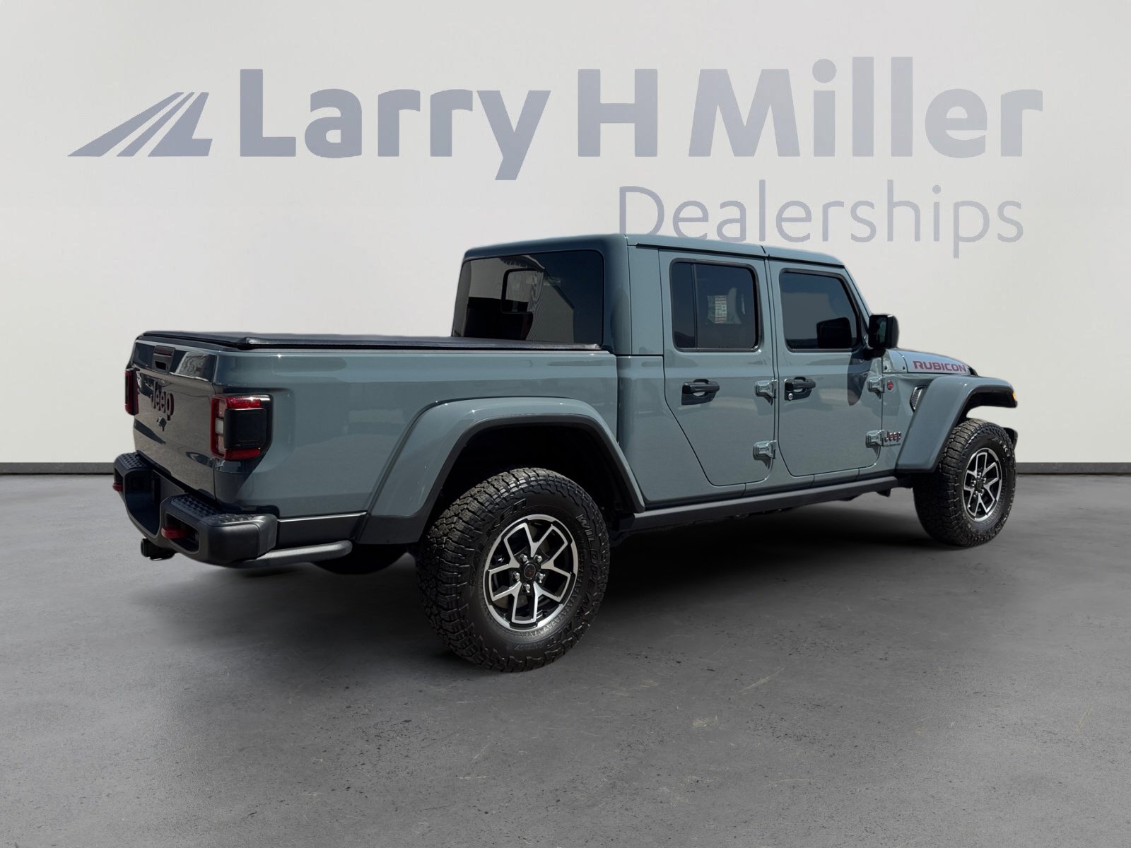 Used 2025 Jeep Gladiator Rubicon w/ Steel Bumper Group AWD/4WD image 5