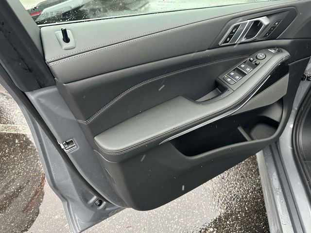 New 2026 BMW X5 xDrive40i w/ M Sport Package AWD/4WD image 13