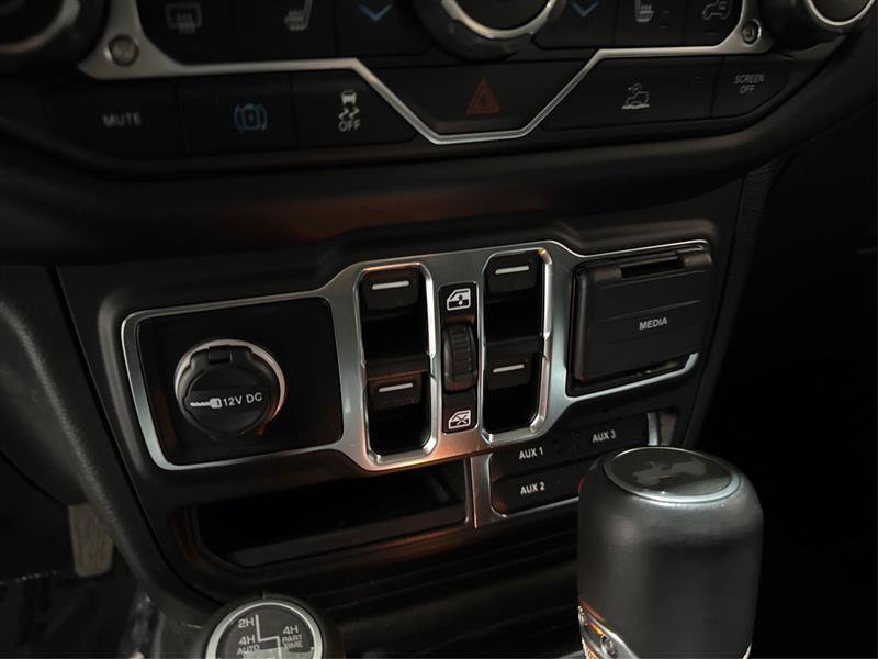 Used 2023 Jeep Wrangler Unlimited Sahara w/ Cold Weather Group AWD/4WD image 31