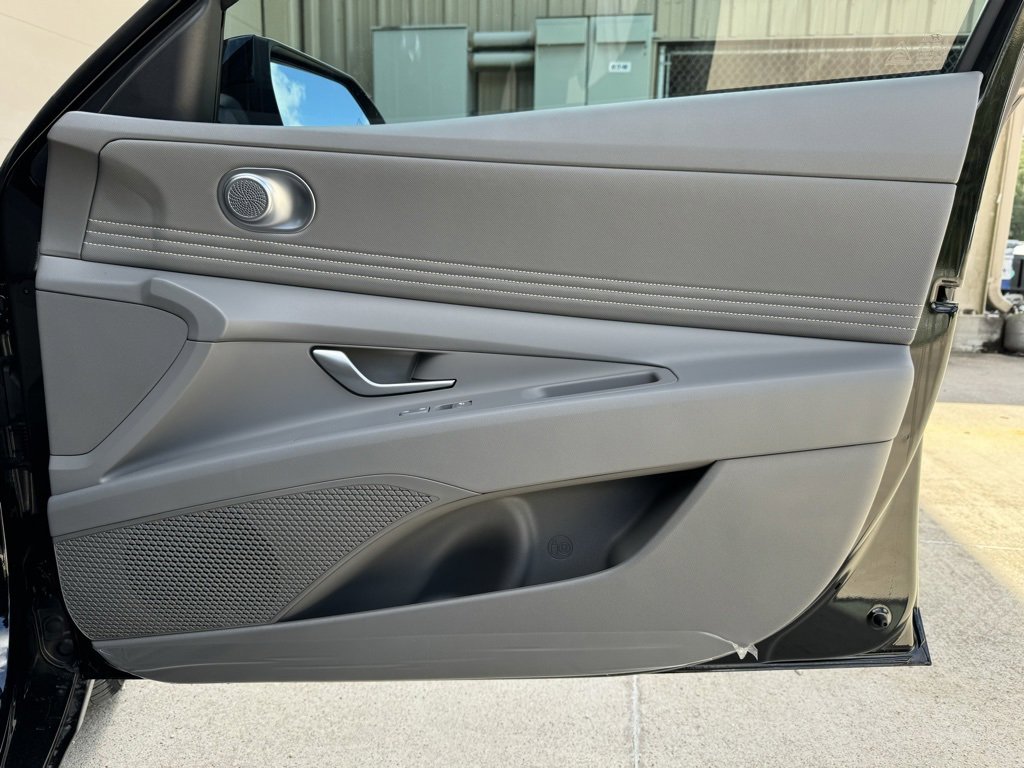 New 2025 Hyundai Elantra Sport image 17