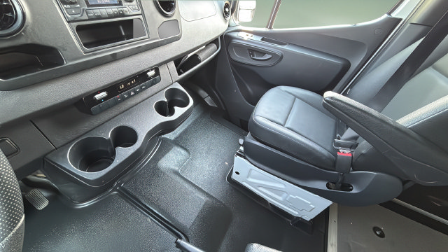 Used 2025 Mercedes-Benz Sprinter 2500 image 15