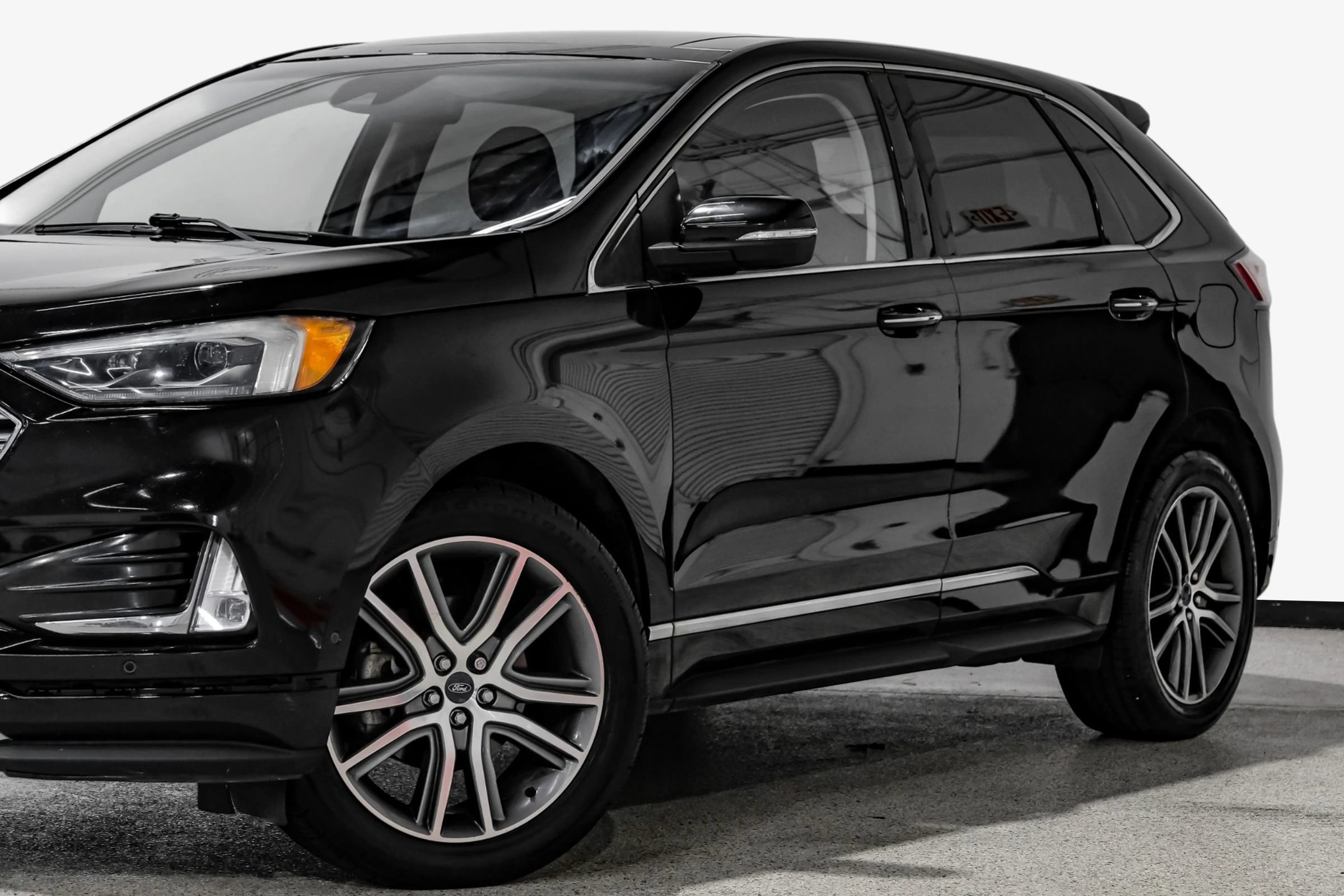 Used 2019 Ford Edge Titanium w/ Equipment Group 301A FWD image 15