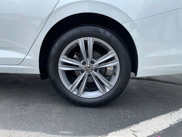 Used 2023 Volkswagen Jetta SE w/ Panoramic Sunroof Package FWD image 32