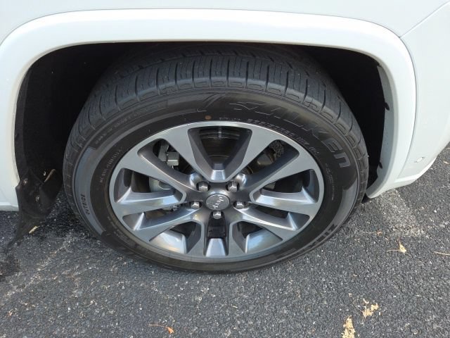 Used 2017 Jeep Grand Cherokee Overland w/ Jeep Active Safety Group AWD/4WD image 36
