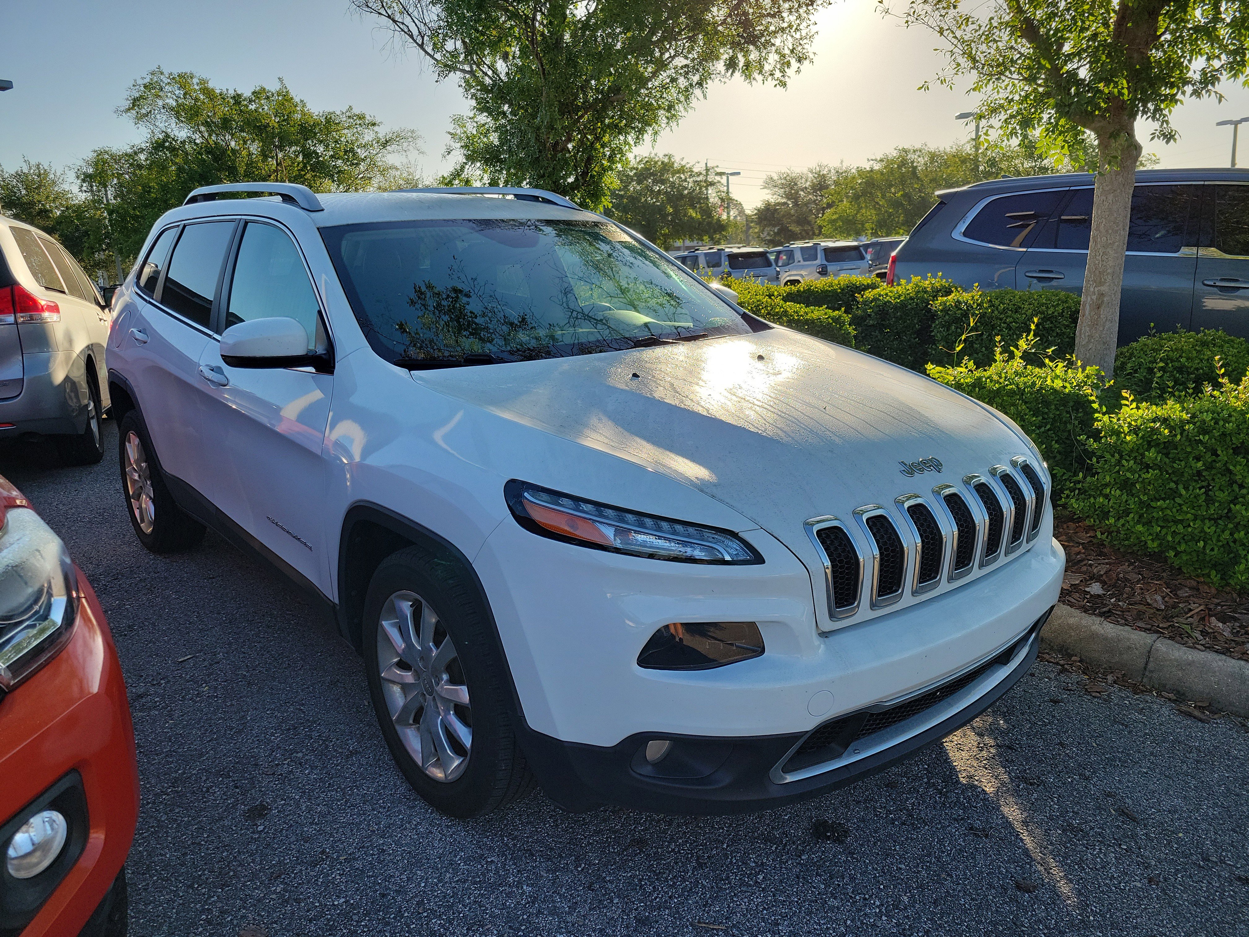 Used 2017 Jeep Cherokee Limited image 8