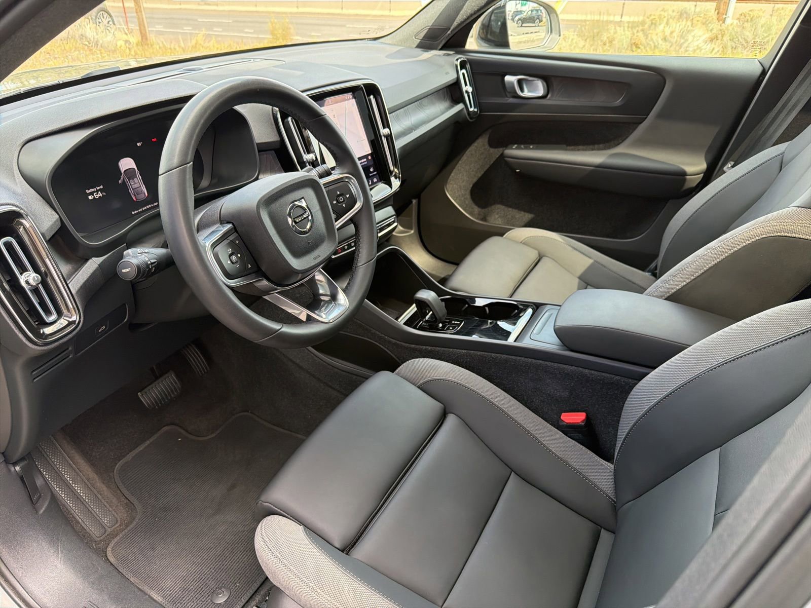 Used 2023 Volvo C40 Recharge Core w/ Climate Package AWD/4WD image 20