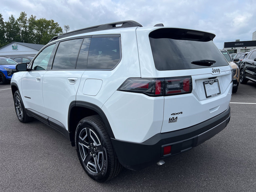 Used 2026 Jeep Cherokee Laredo AWD/4WD image 3