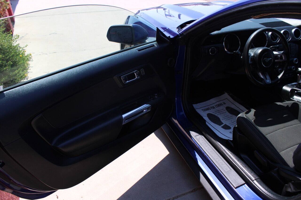 Used 2016 Ford Mustang Coupe RWD image 9
