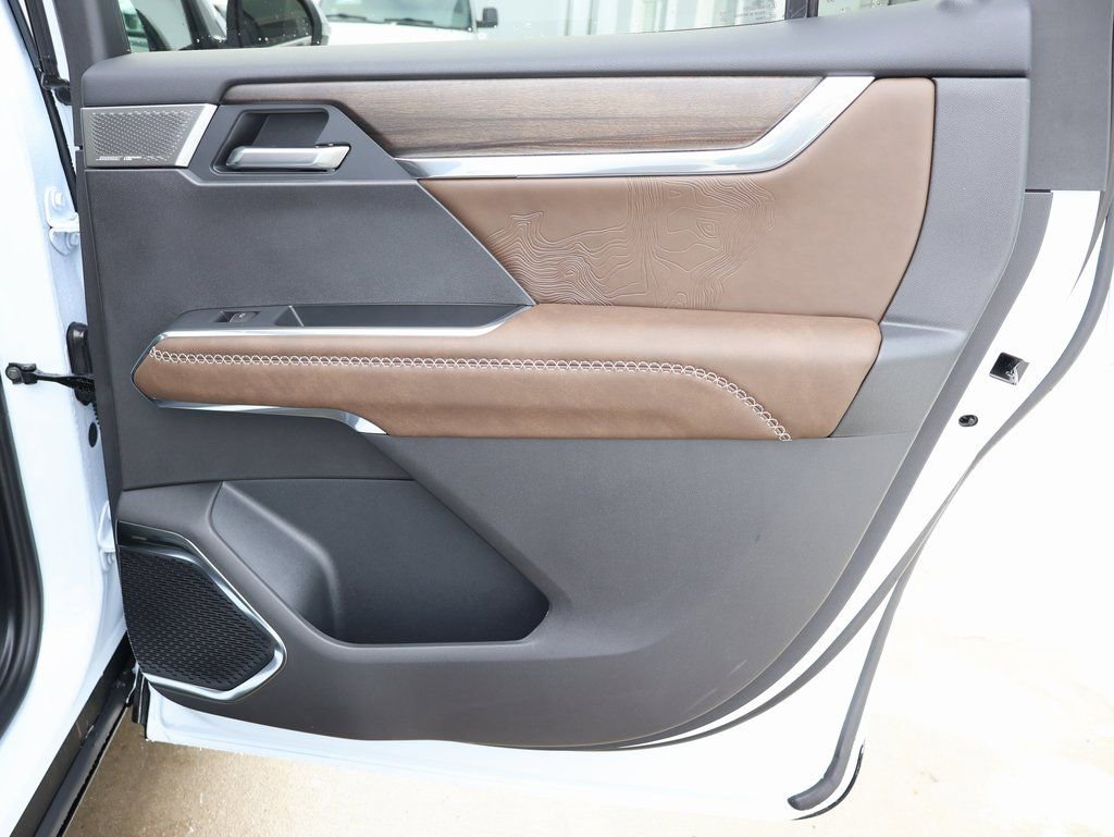 New 2026 GMC Acadia Denali Ultimate w/ LPO, Floor Liner Package image 37