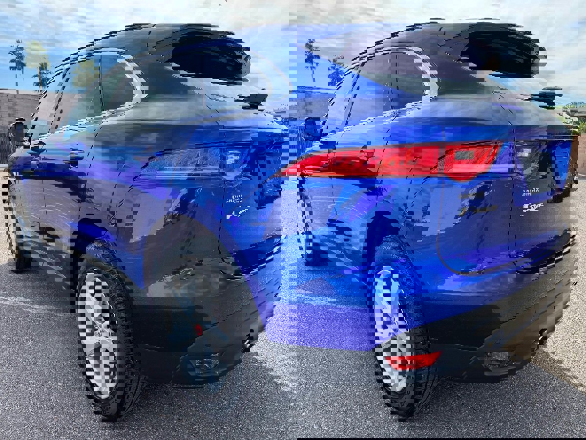 Used 2020 Jaguar F-PACE Premium image 8