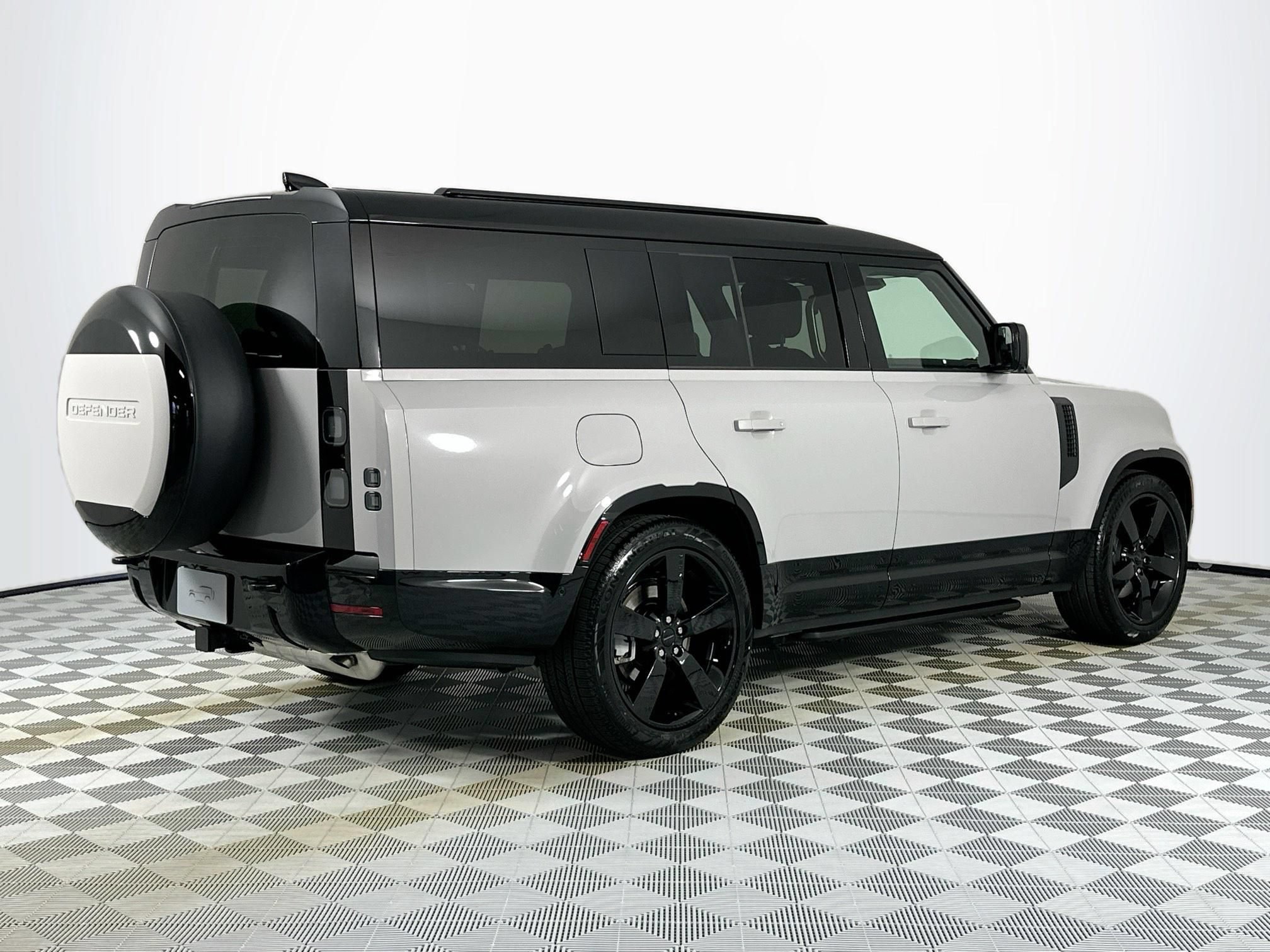 New 2026 Land Rover Defender 130 X-Dynamic SE AWD/4WD image 5