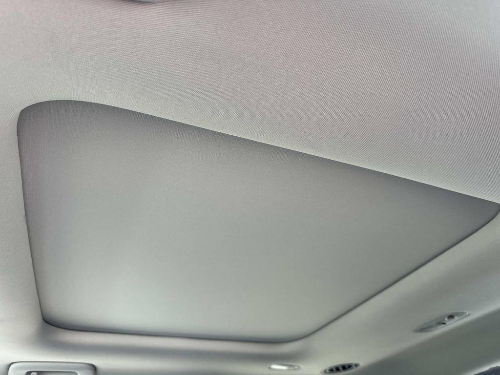 Used 2025 Kia Telluride SX w/ SX Captain's Chair Package image 19