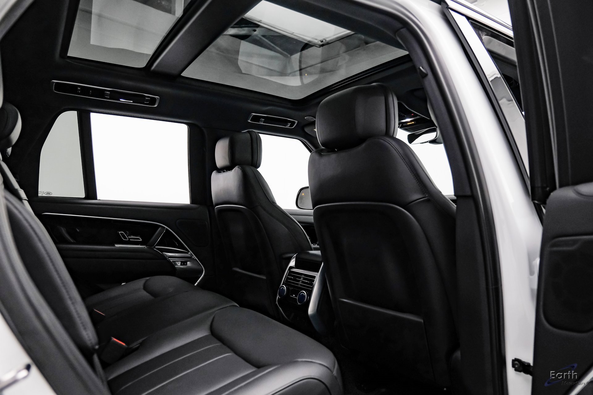 Used 2024 Land Rover Range Rover SE image 65