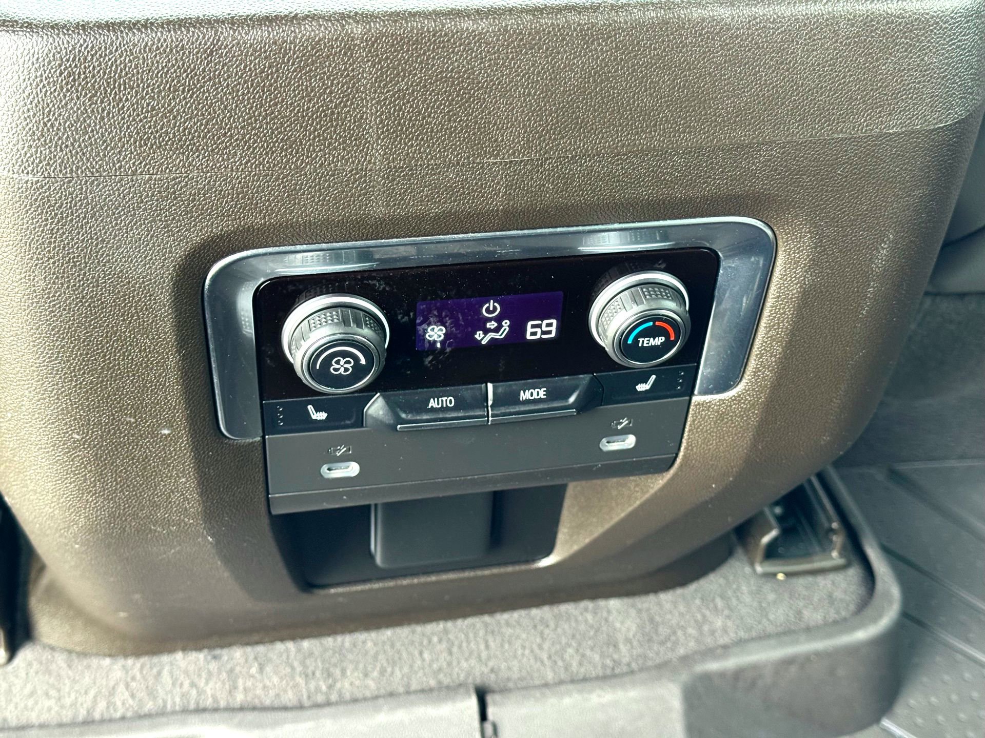 Used 2022 Chevrolet Tahoe LT w/ Luxury Package image 21
