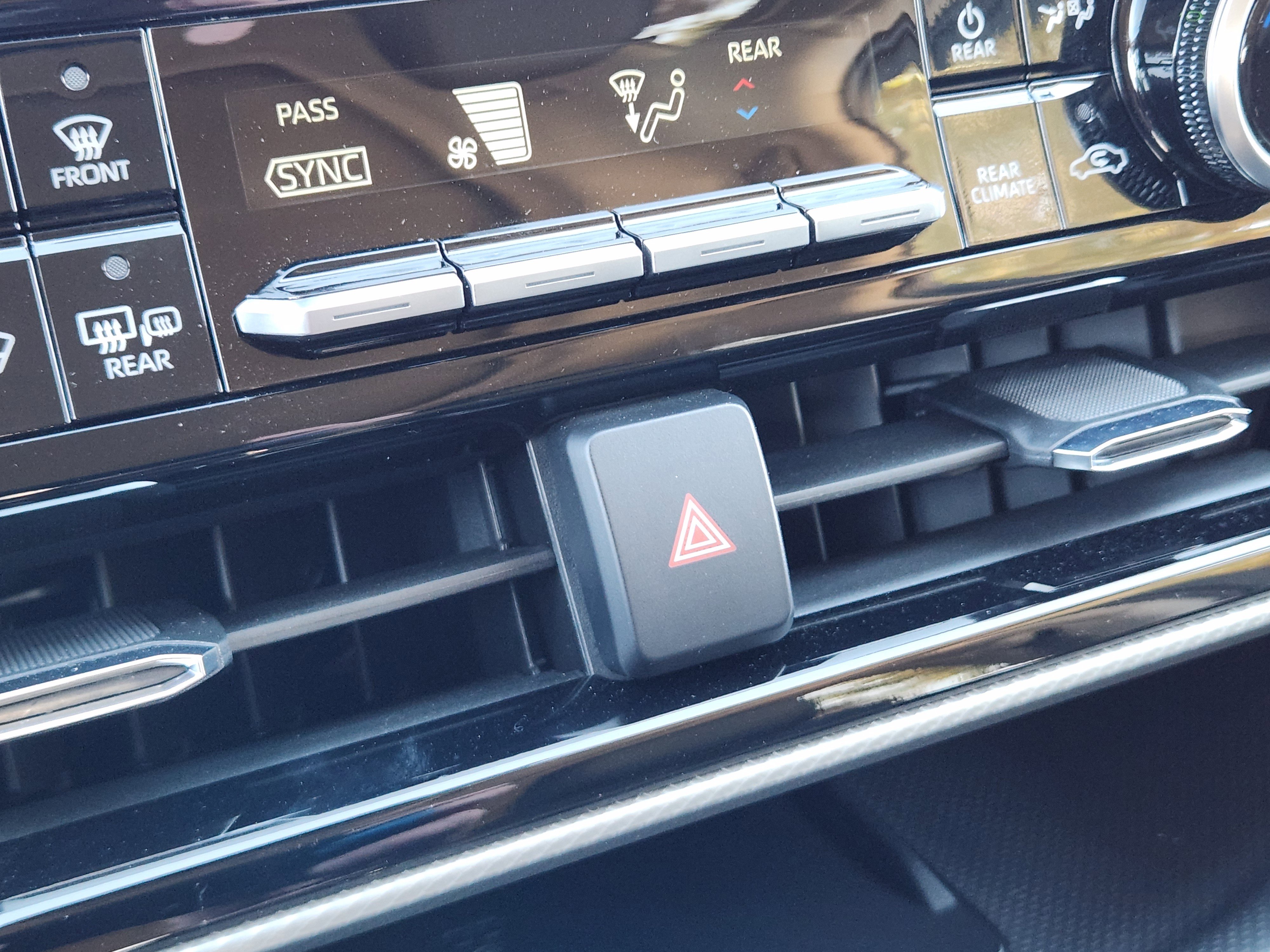 Used 2025 Toyota Highlander Platinum image 24