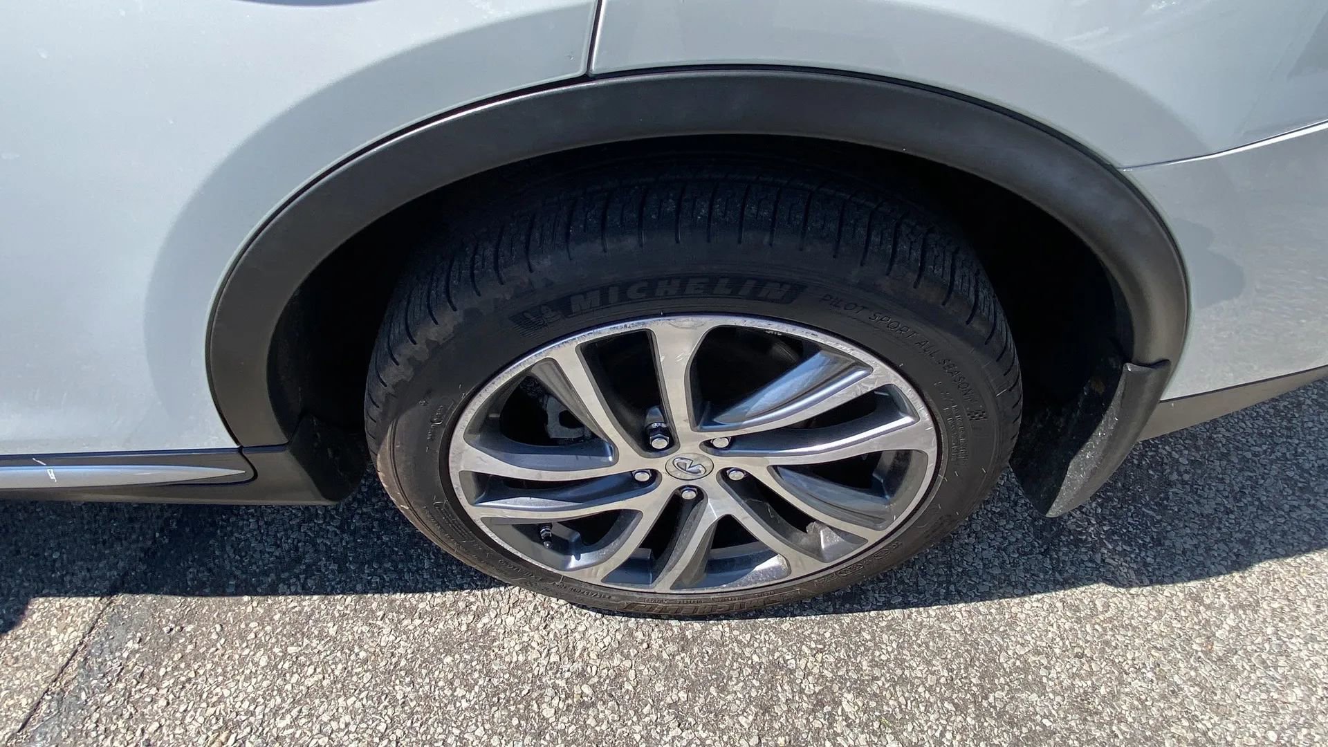 Used 2017 INFINITI QX50 2WD w/ Premium Plus Package image 26