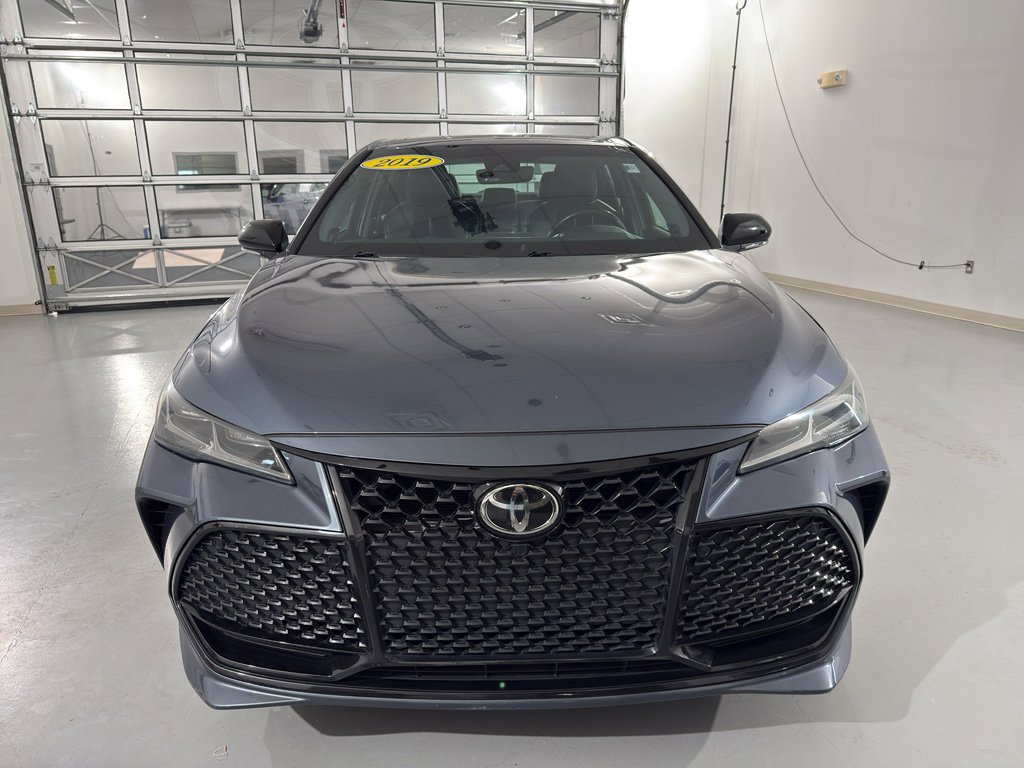 Used 2019 Toyota Avalon Touring image 2