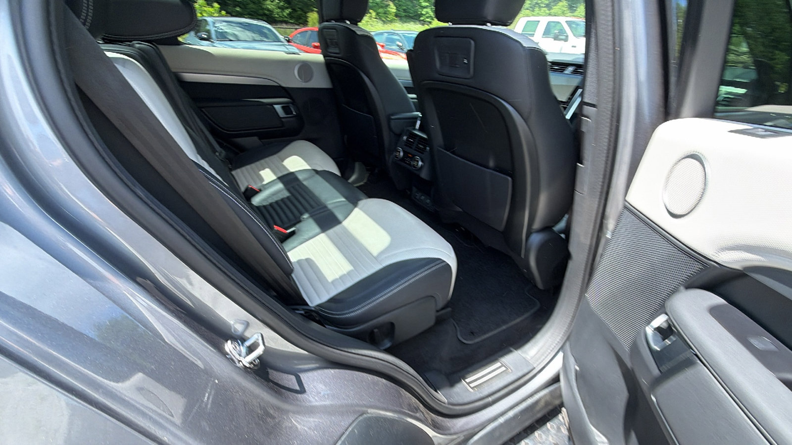 Used 2023 Land Rover Discovery S R-Dynamic AWD/4WD image 22