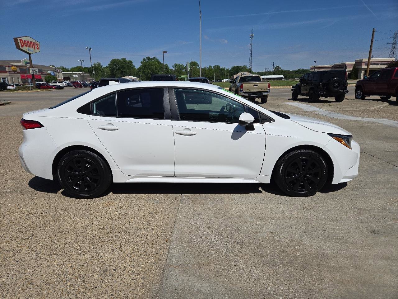 Used 2020 Toyota Corolla LE FWD image 5