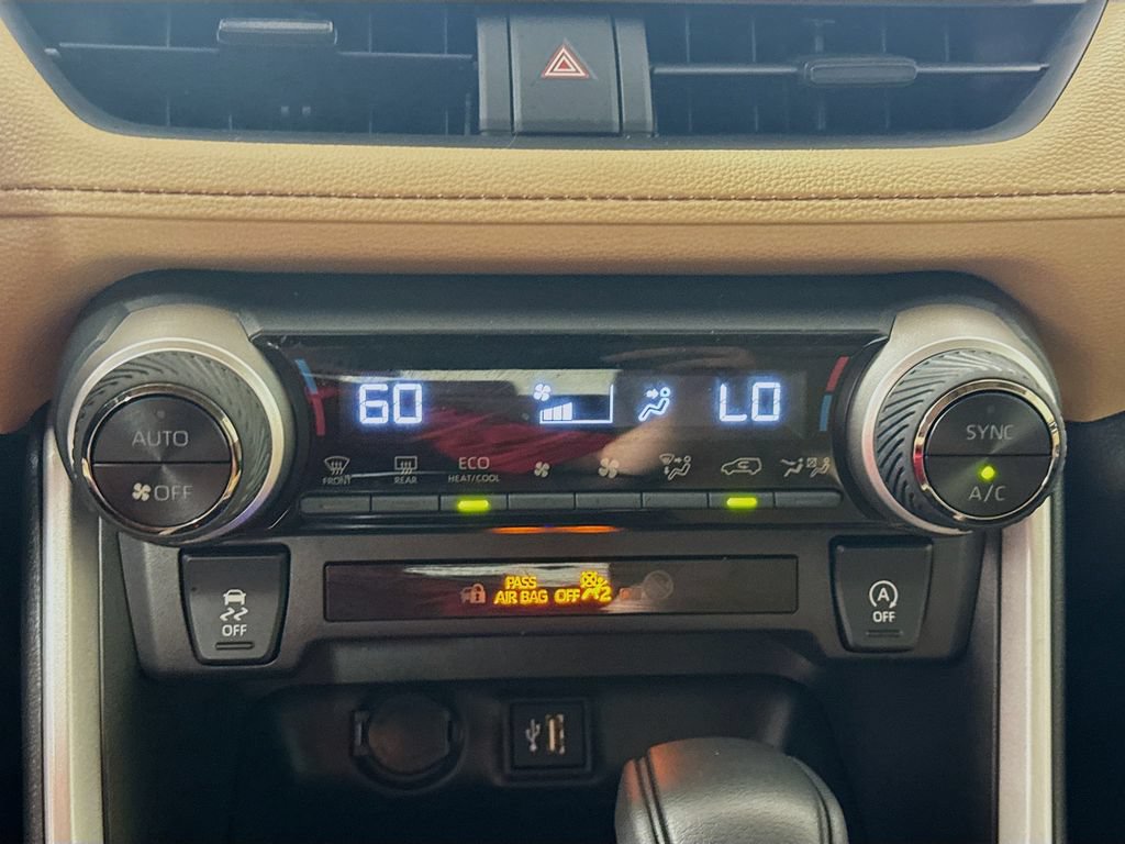 Used 2025 Toyota RAV4 XLE FWD image 16