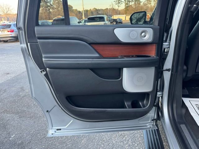 Used 2020 Lincoln Navigator L Reserve w/ Luxury Package AWD/4WD image 14