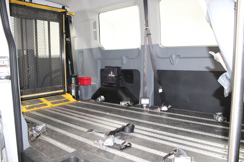 Used 2018 Ford Transit 150 XL image 9
