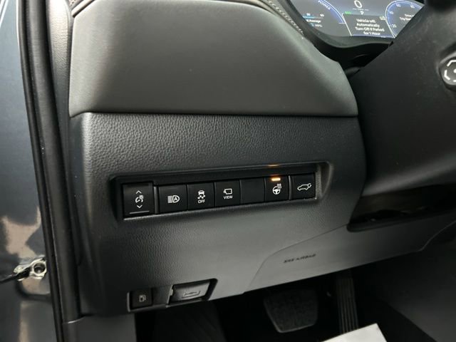 Used 2023 Toyota Venza Limited image 38