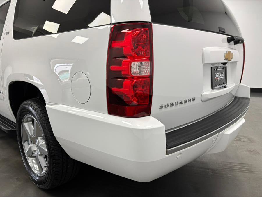 Used 2014 Chevrolet Suburban LTZ image 17