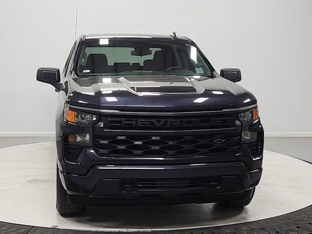 Used 2022 Chevrolet Silverado 1500 Custom RWD image 2