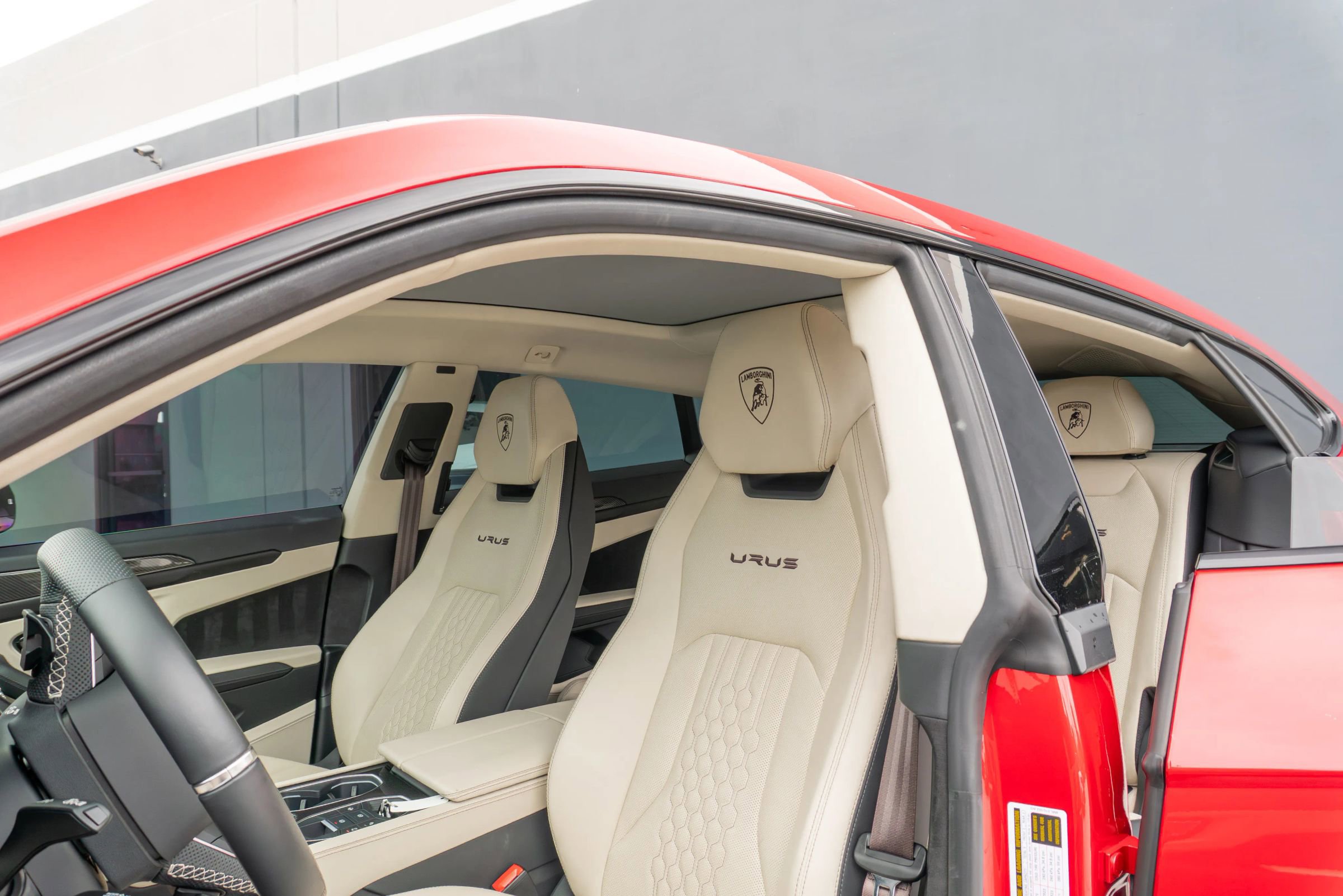 Used 2023 Lamborghini Urus S image 11
