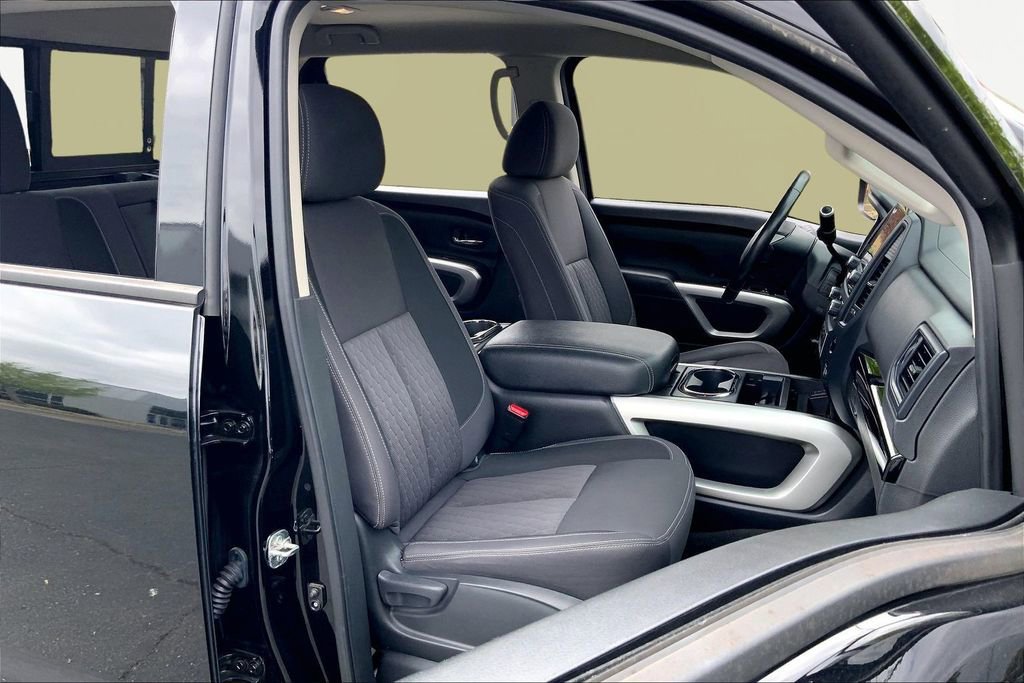 Used 2022 Nissan Titan SV w/ SV Convenience Package image 19
