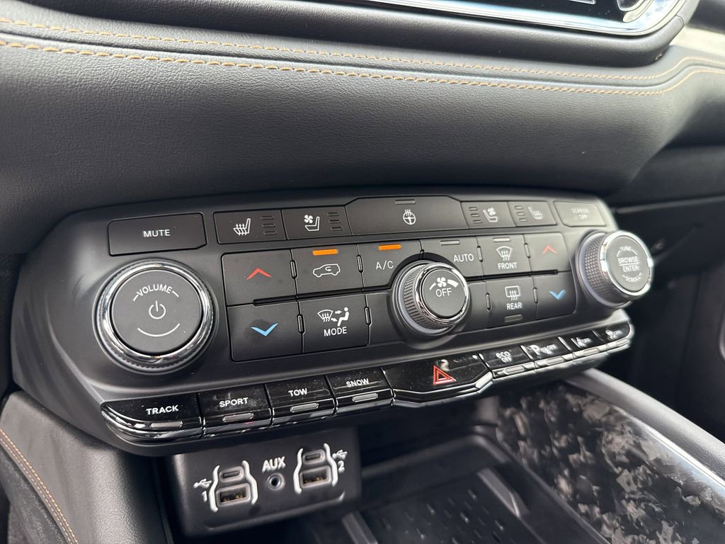 Used 2025 Dodge Durango R/T image 31